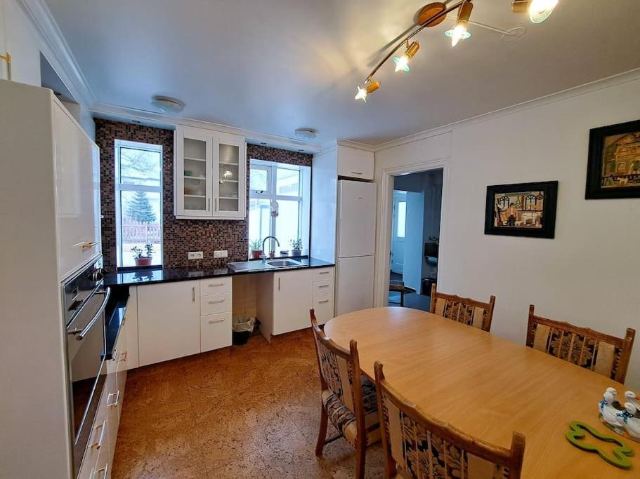 Spacious Apartment -Top Location Akureyri Esterno foto